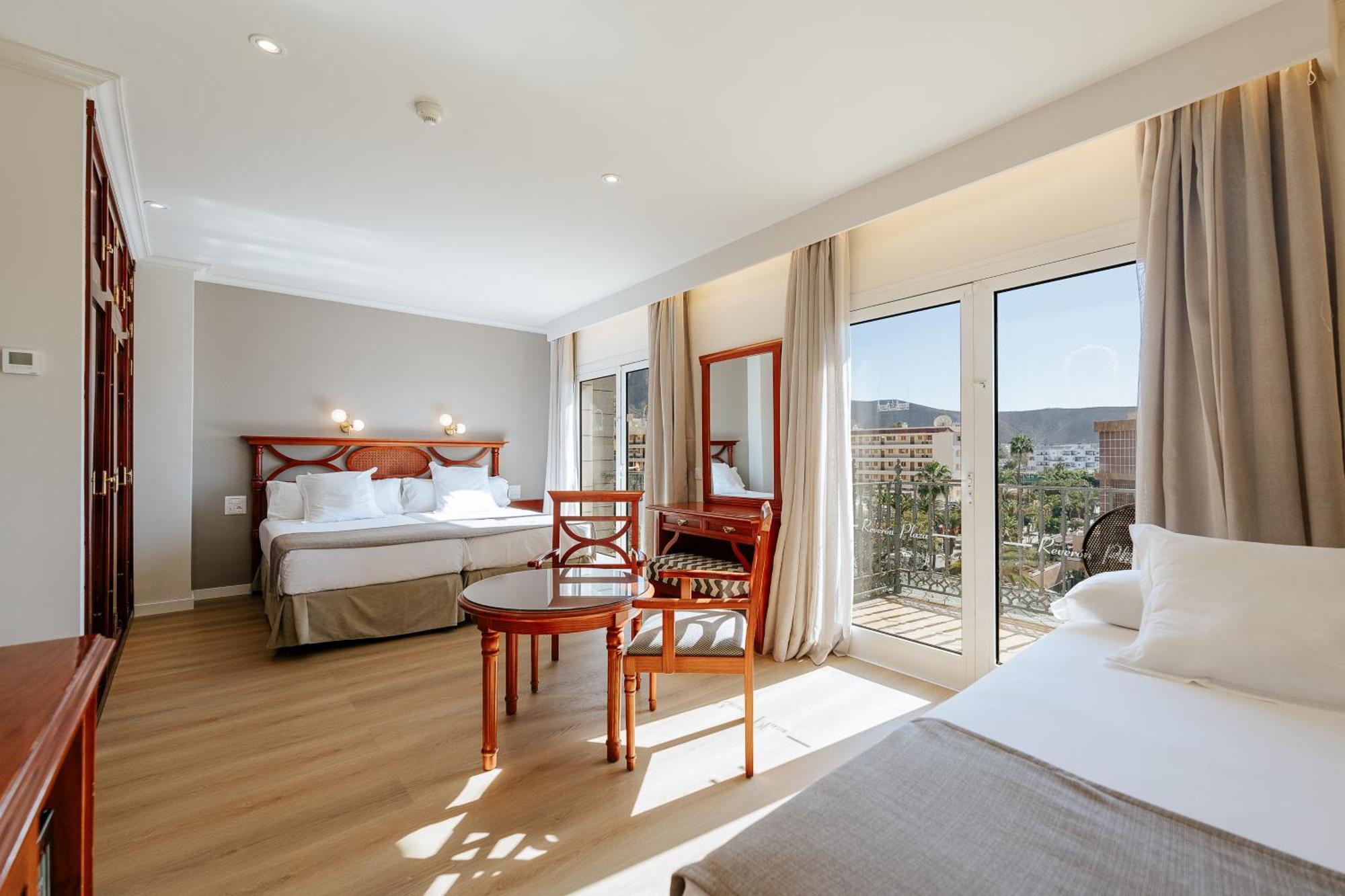 Hotel Reveron Plaza Los Cristianos  Bagian luar foto